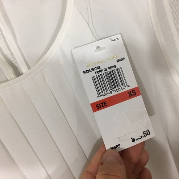 3/$30 NWT Michael Kors 100% Silk Sleeveless Top - Picture 2 of 6